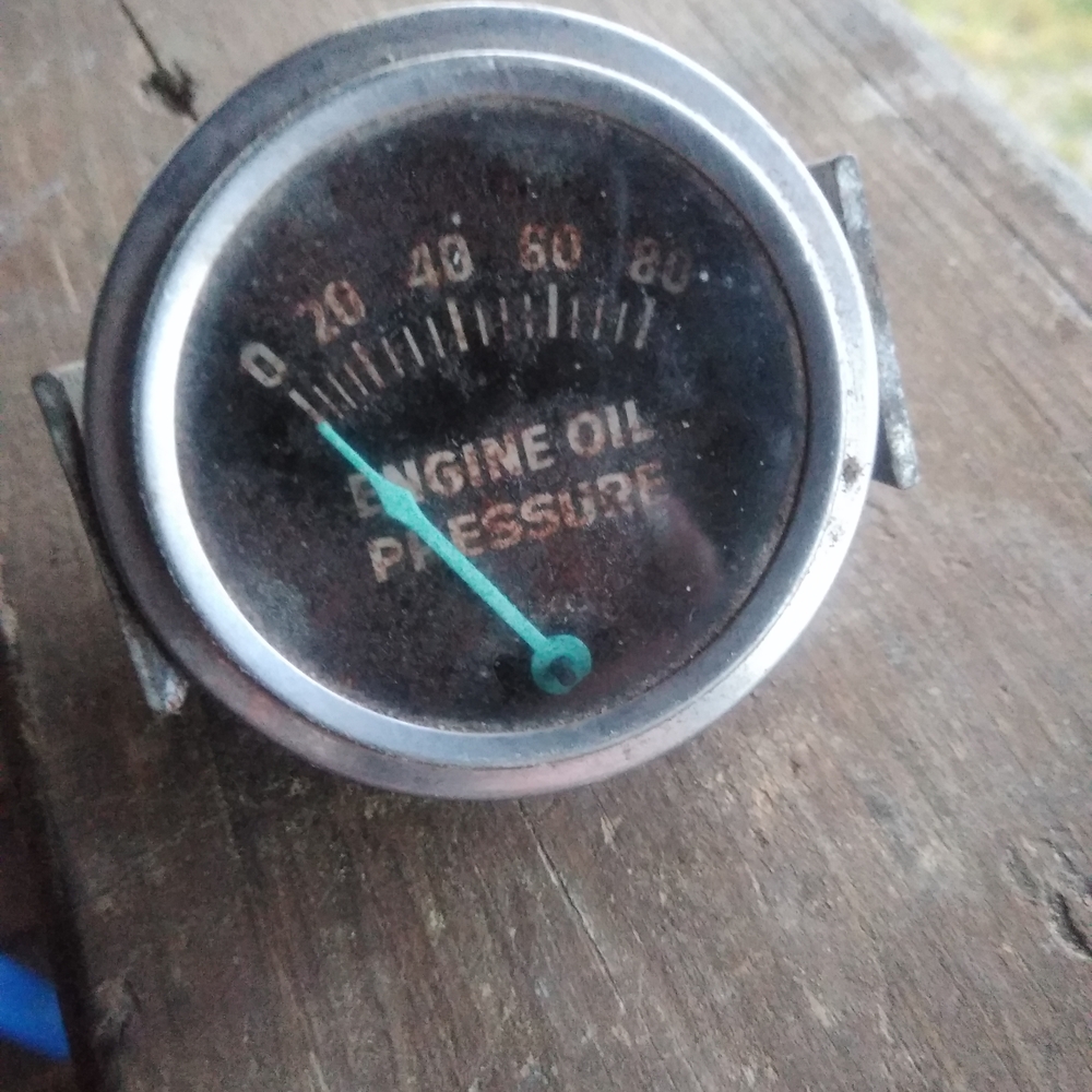Vintage Auto Engine Oil Pressure Gauge